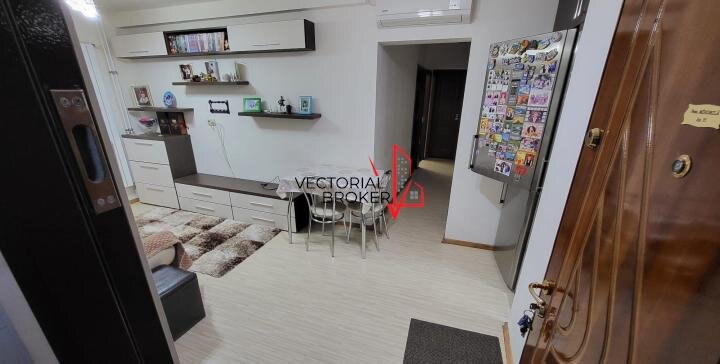 Basarabia, Chisinau, 3 camere semidecomandate, et. 5, 70 mp, bl. 1980,