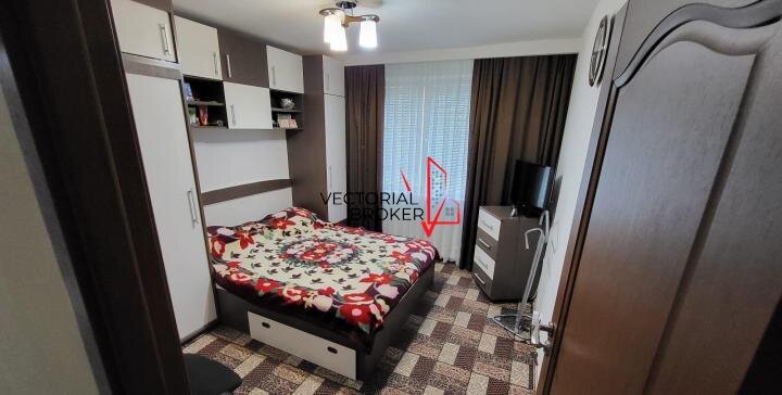 Basarabia, Chisinau, 3 camere semidecomandate, et. 5, 70 mp, bl. 1980,