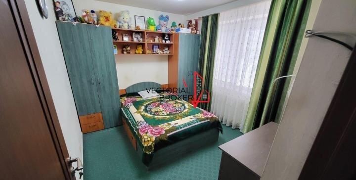 Basarabia, Chisinau, 3 camere semidecomandate, et. 5, 70 mp, bl. 1980,