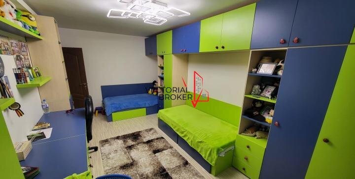 Basarabia, Chisinau, 3 camere semidecomandate, et. 5, 70 mp, bl. 1980,