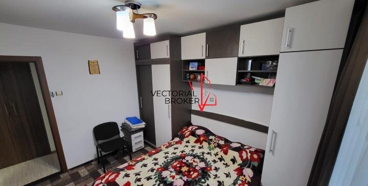 Basarabia, Chisinau, 3 camere semidecomandate, et. 5, 70 mp, bl. 1980,